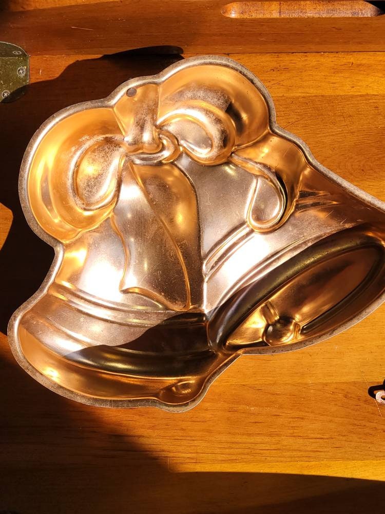 Vintage Collectible Celebratory Bells Cake Baking Mold Christmas Wedding Bells Tin Baking Pan Copper Jello Mold Vintage Furnishing