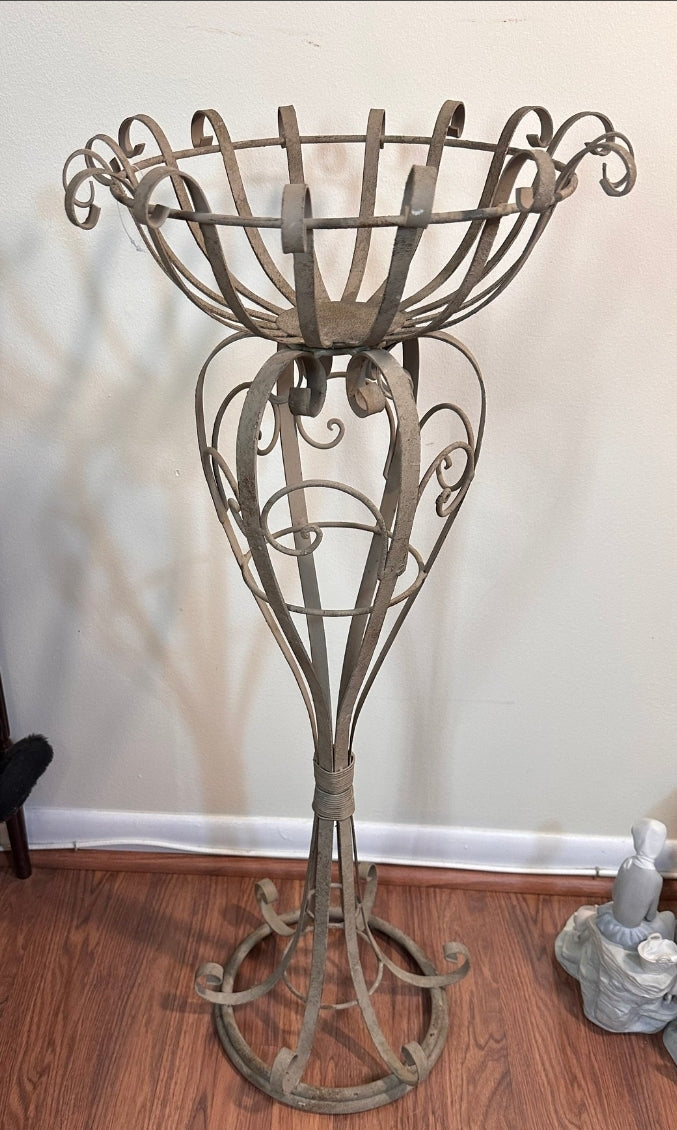 Vintage Indoor/Outdoor Metal Plant Stand Furnishing