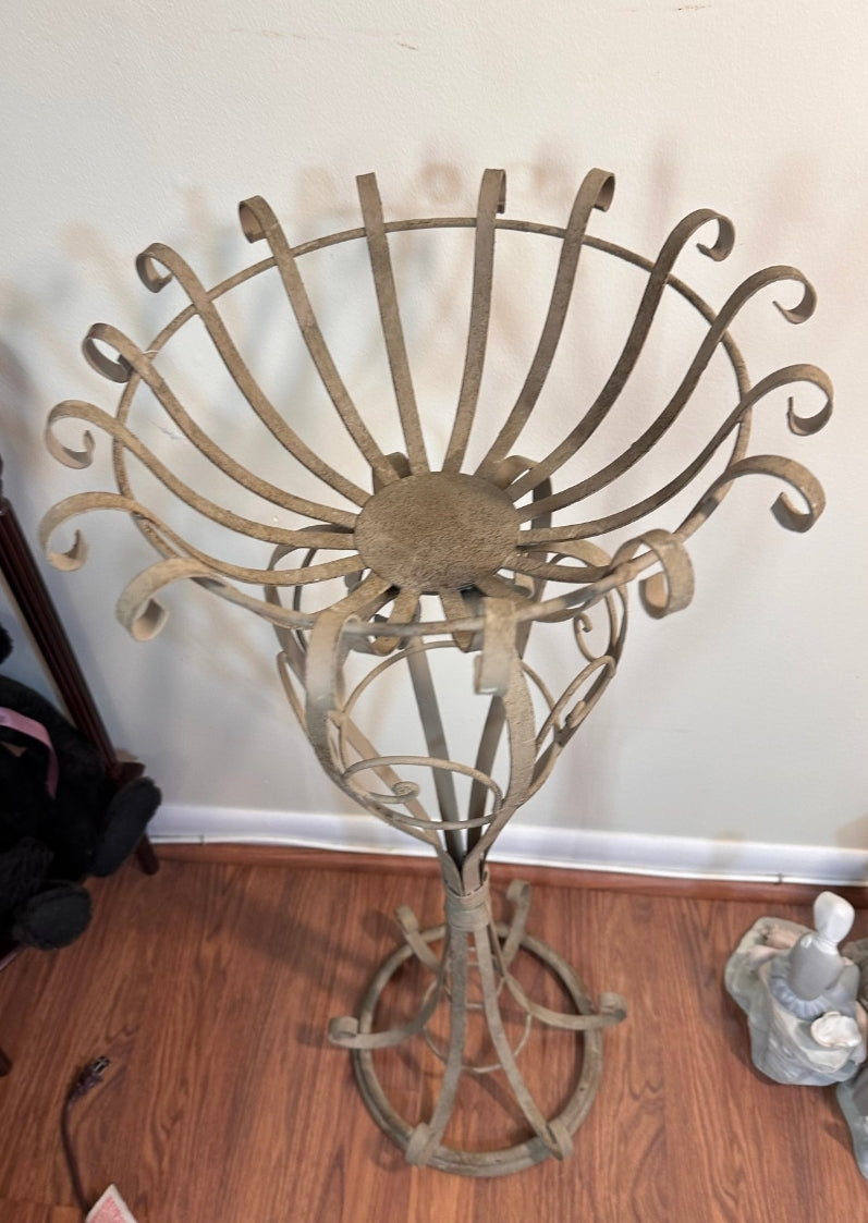 Vintage Indoor/Outdoor Metal Plant Stand Furnishing