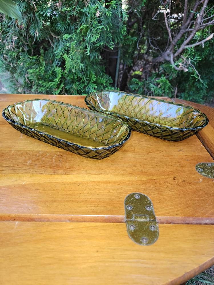 Pretzel Indiana Glass avocado green Oblong serving candy Celery Dish Decor