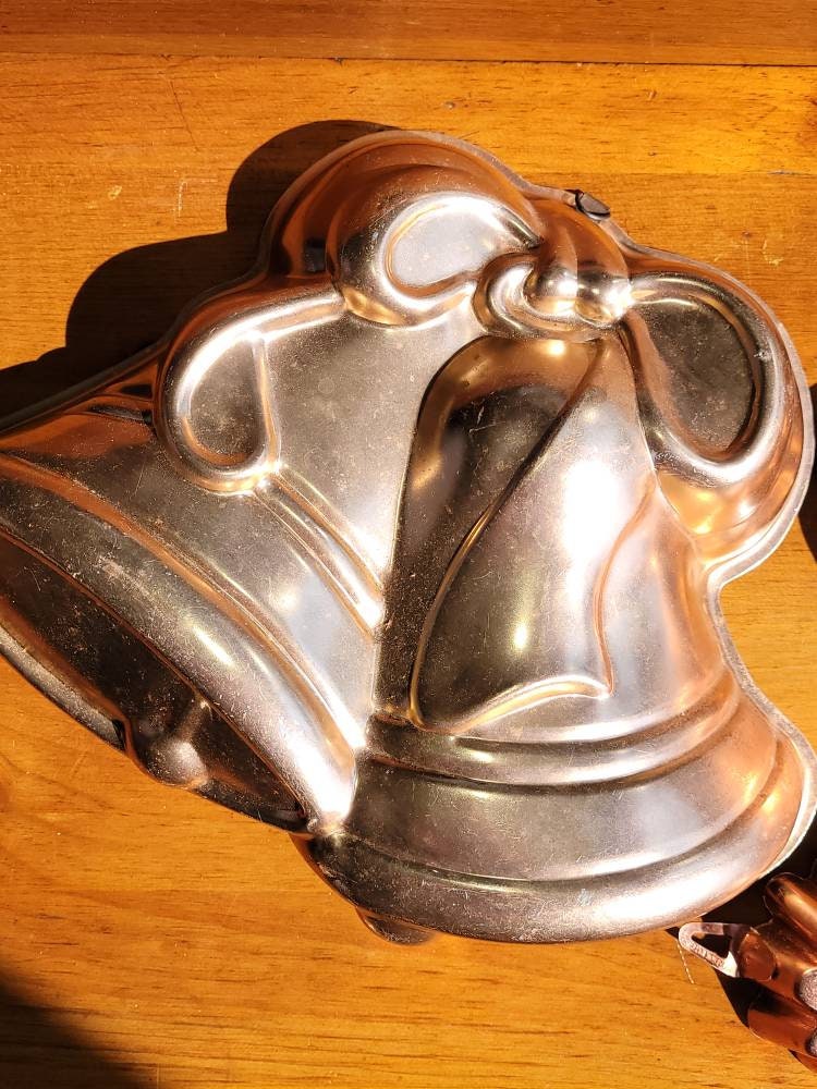 Vintage Collectible Celebratory Bells Cake Baking Mold Christmas Wedding Bells Tin Baking Pan Copper Jello Mold Vintage Furnishing