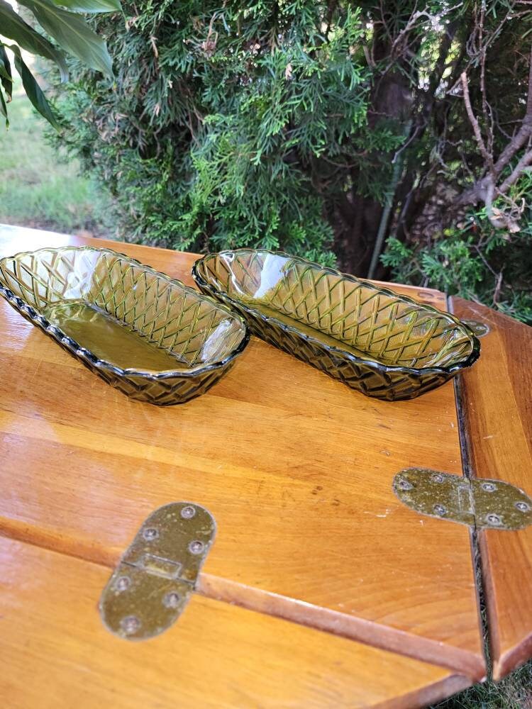 Pretzel Indiana Glass avocado green Oblong serving candy Celery Dish Decor