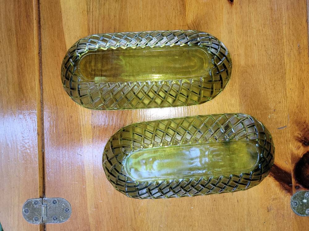 Pretzel Indiana Glass avocado green Oblong serving candy Celery Dish Decor